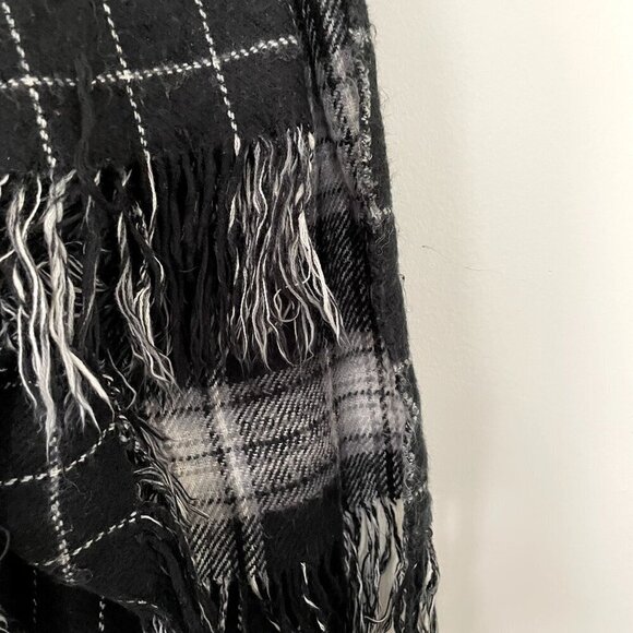 Steve Madden black and white blanket scarf infinity style casual warm winter - Picture 3 of 6